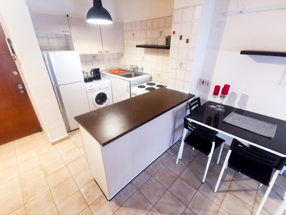 Flirty Flamingo Seaview Seafront Apartment ラルナカ エクステリア 写真